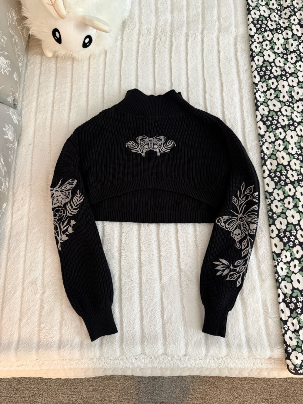 NWOT Cosmic Aura Mock Neck Moth Crop Sweater - Size L - Picture 2 of 2